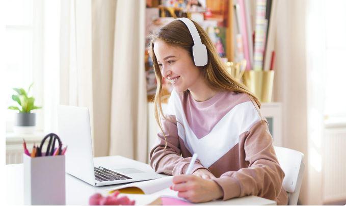 Фото От финансовой грамотности до искусства: «Ростелеком Лицей» превратит каникулы в интересное приключение 2